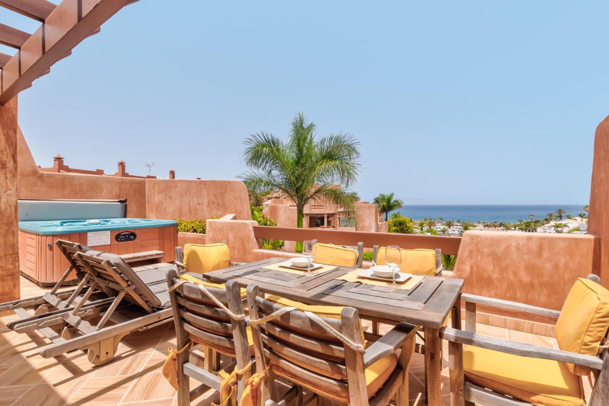 Vakantiehuis Romen 2-2 Penthouse Sea View & Jacuzzi 2b